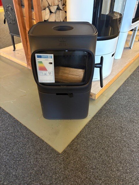 Kaminofen Gussofen Jotul F 105 B (mit Sockel) - 4,5 kW - Schwarz - AUSSTELLUNGSSTÜCK