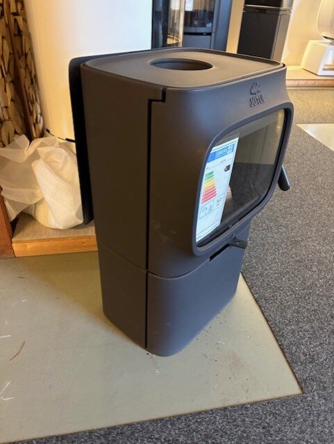 Kaminofen Gussofen Jotul F 105 B (mit Sockel) - 4,5 kW - Schwarz - AUSSTELLUNGSSTÜCK