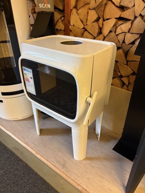 Kaminofen Gussofen Jotul F 305 LL (mit langen Beinen) - 7 KW - weiße Emaille (WHE) - AUSSTELLUNGSSTÜCK