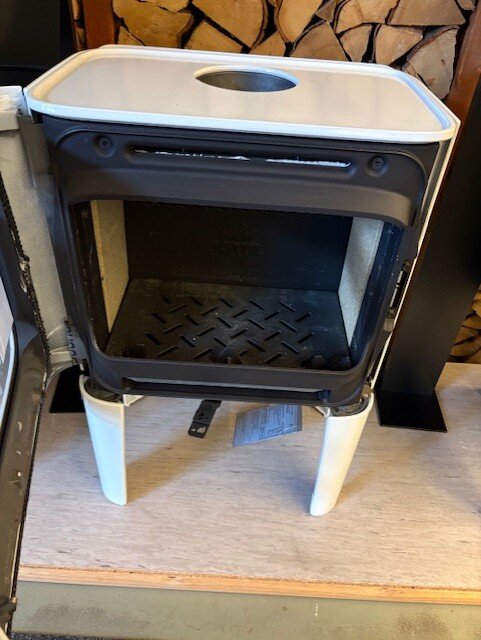 Kaminofen Gussofen Jotul F 305 LL (mit langen Beinen) - 7 KW - weiße Emaille (WHE) - AUSSTELLUNGSSTÜCK