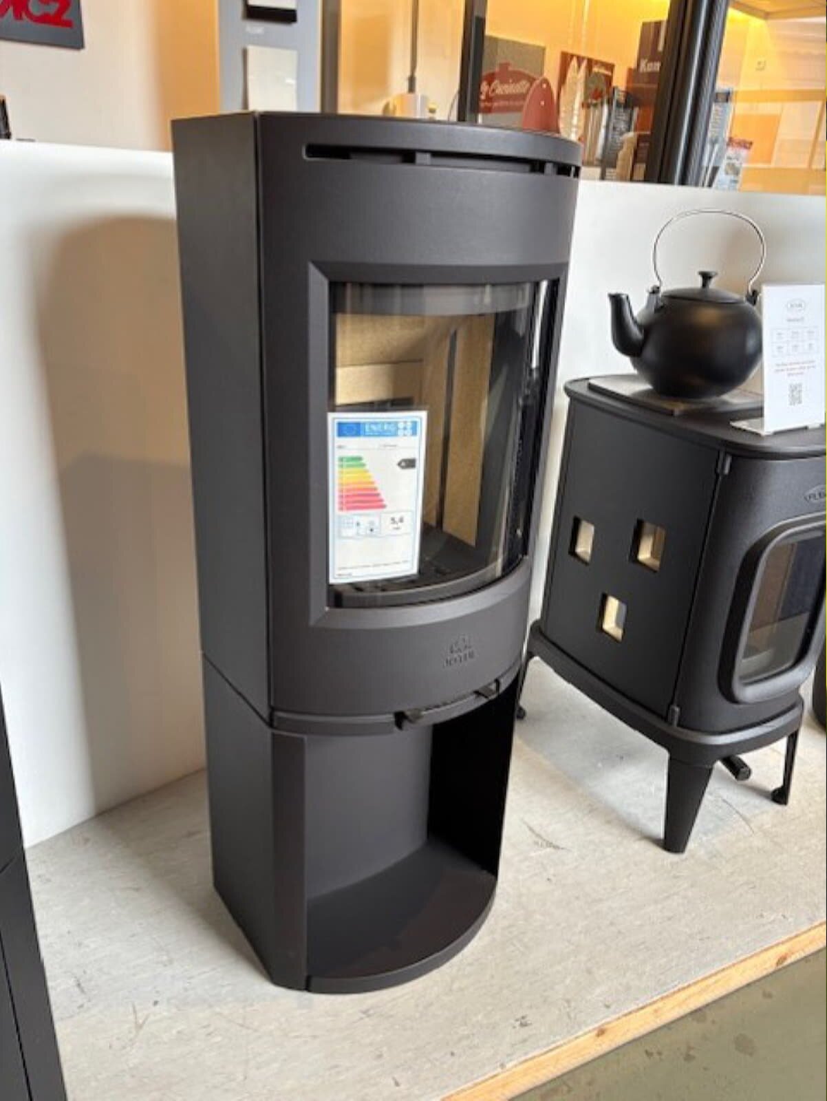 Kaminofen Gussofen Jotul F 134 - 4,7 kW - schwarz lackiert (BP) - AUSSTELLUNGSSTÜCK