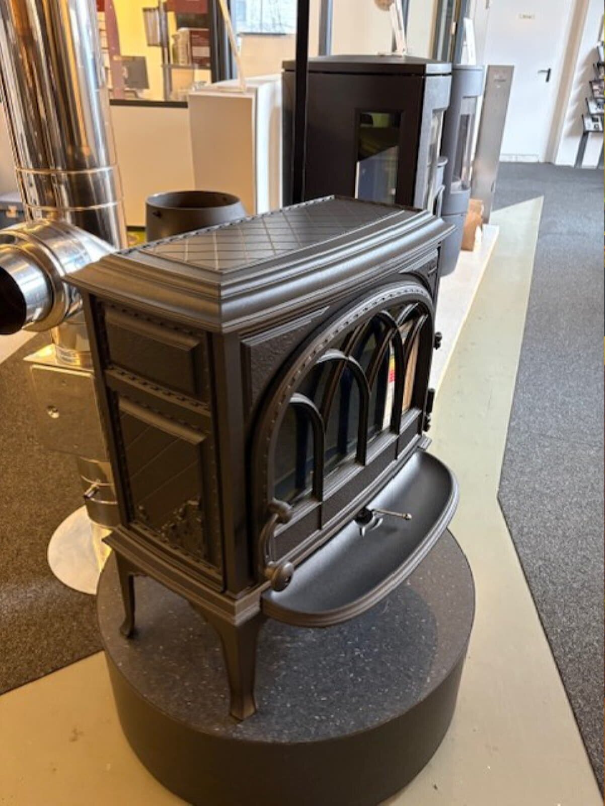 Kaminofen Gussofen Jotul F 400 ECO SD - 7 kW - schwarz lackiert (BP) - AUSSTELLUNGSSTÜCK