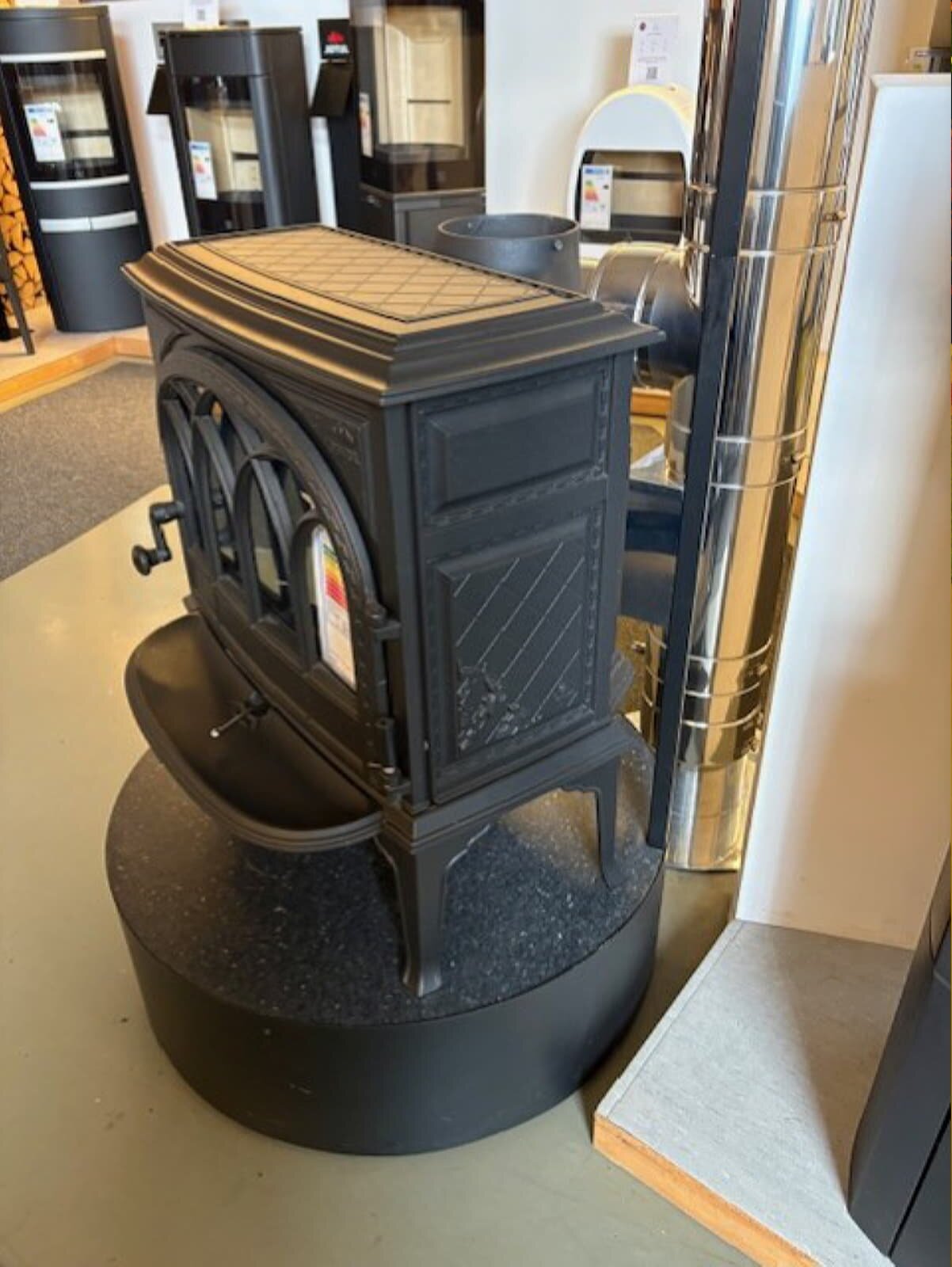 Kaminofen Gussofen Jotul F 400 ECO SD - 7 kW - schwarz lackiert (BP) - AUSSTELLUNGSSTÜCK