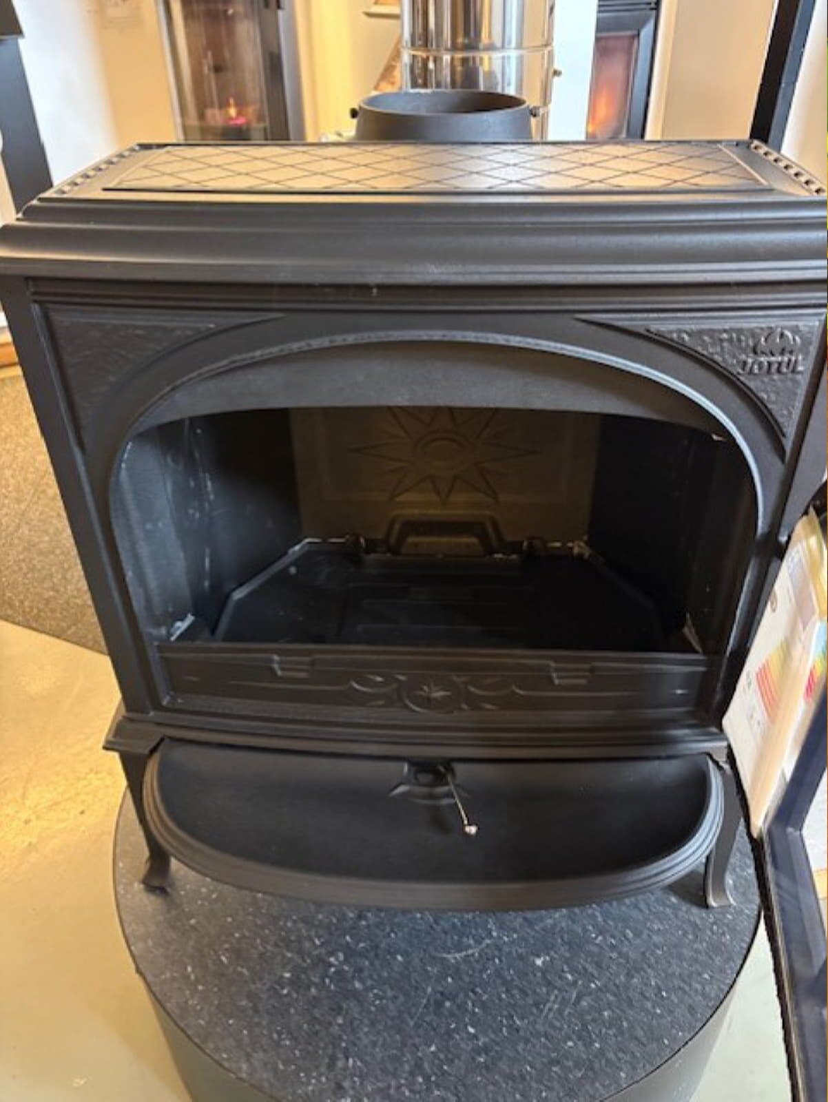 Kaminofen Gussofen Jotul F 400 ECO SD - 7 kW - schwarz lackiert (BP) - AUSSTELLUNGSSTÜCK