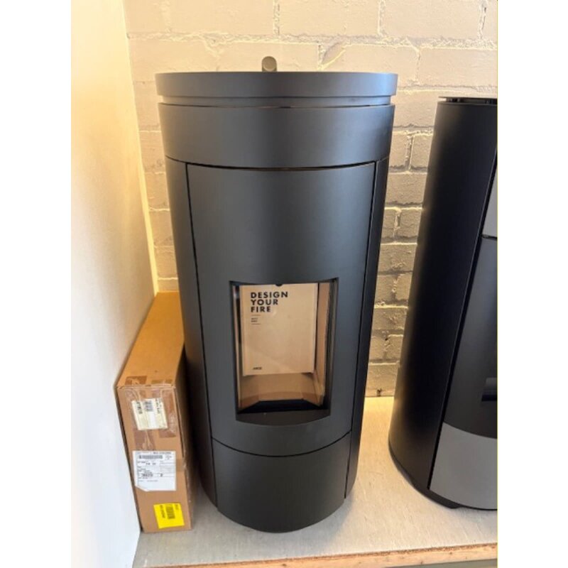 Pelletofen MCZ Wall Air 8 M1- Sockel schwarz - Maestro - 8 kW - AUSSTELLUNGSSTÜCK