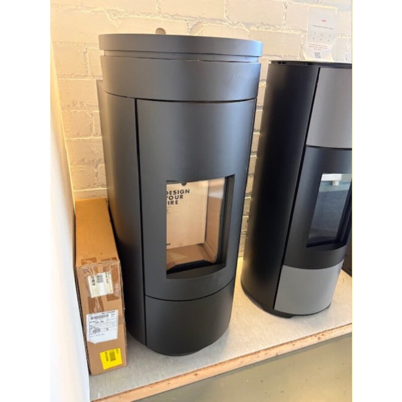 Pelletofen MCZ Wall Air 8 M1- Sockel schwarz - Maestro - 8 kW - AUSSTELLUNGSSTÜCK