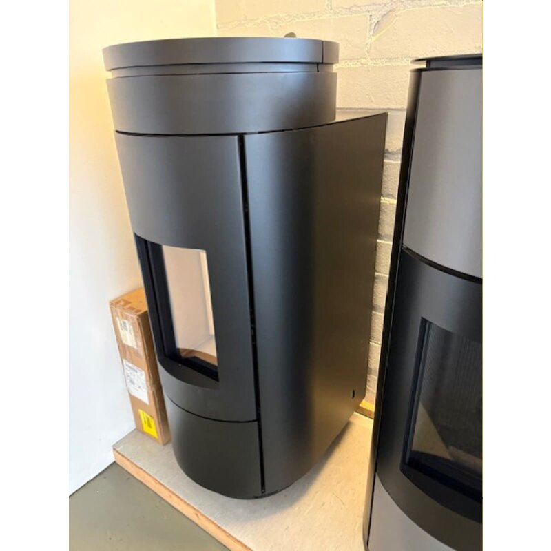 Pelletofen MCZ Wall Air 8 M1- Sockel schwarz - Maestro - 8 kW - AUSSTELLUNGSSTÜCK