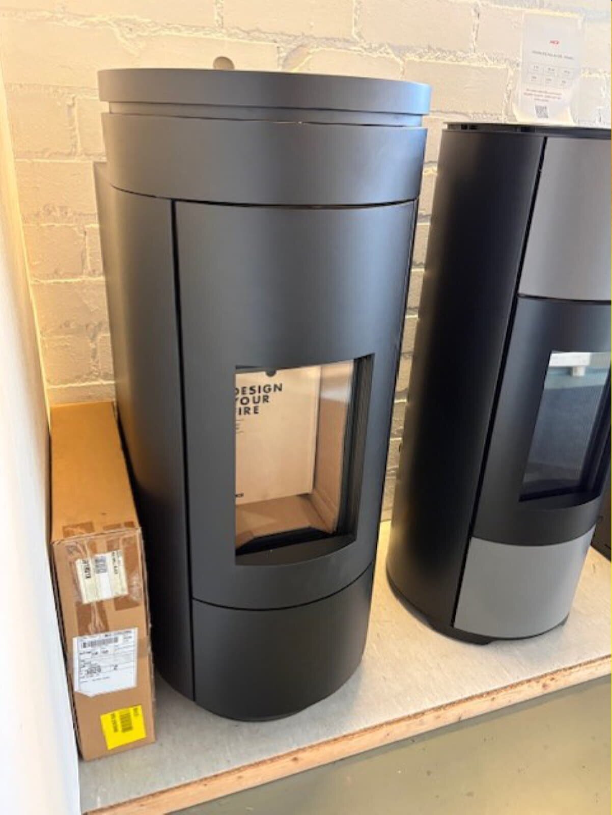 Pelletofen MCZ Wall Air 8 M1- Sockel schwarz - Maestro - 8 kW - AUSSTELLUNGSSTÜCK