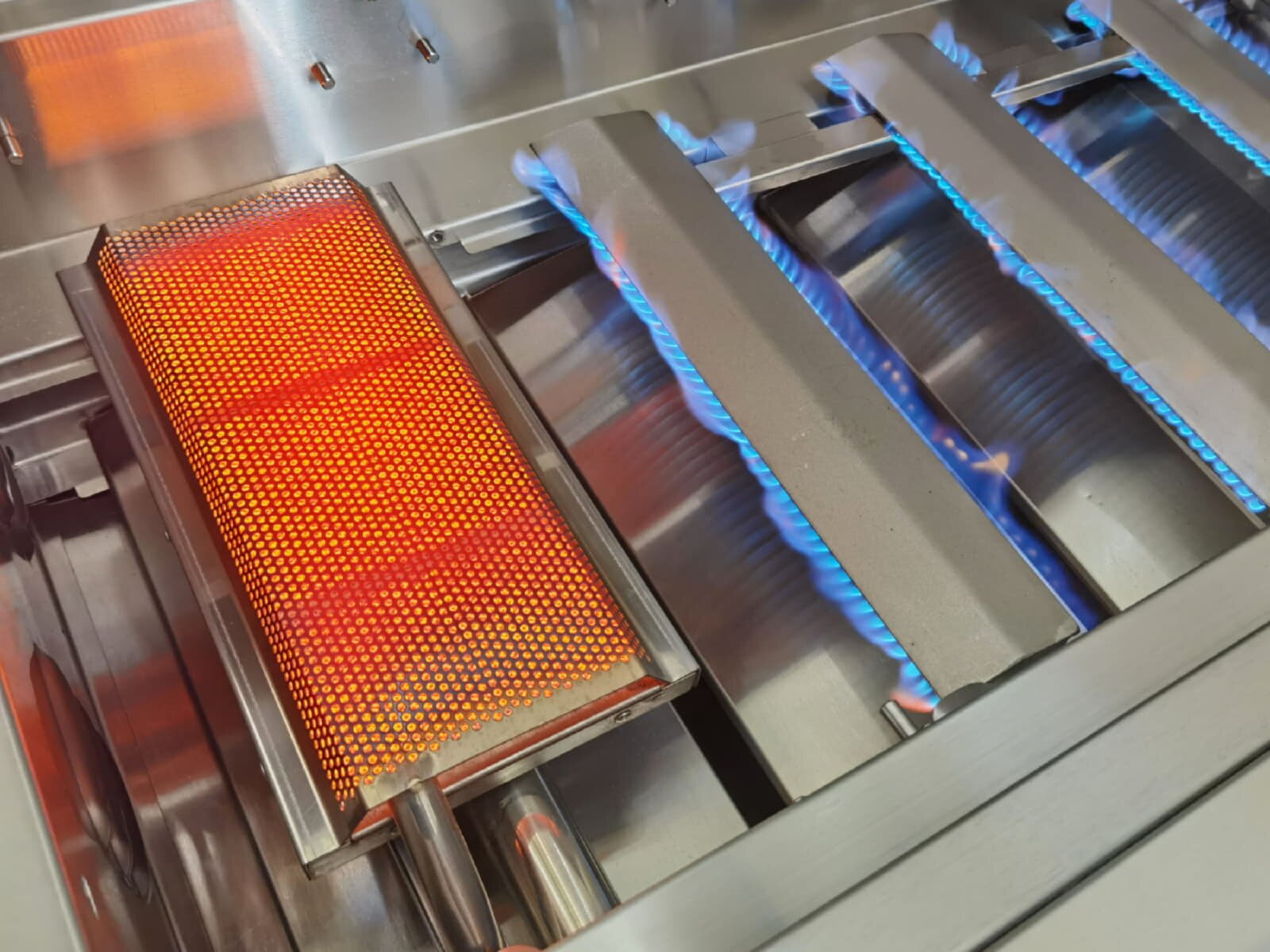 Gas- Einbaugrill Vivandio fyre x -IR Gen2, mattschwarz