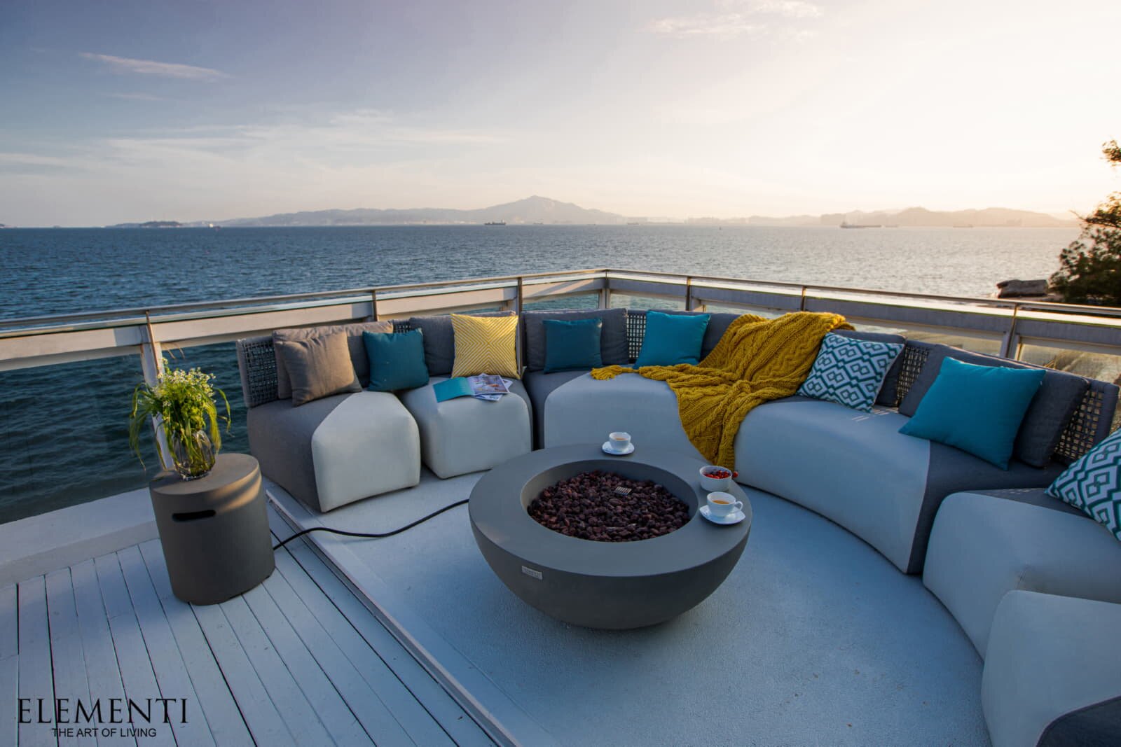 Loungetisch mit Gas Feuerstelle Elementi Lunar Bowl, hellgrau