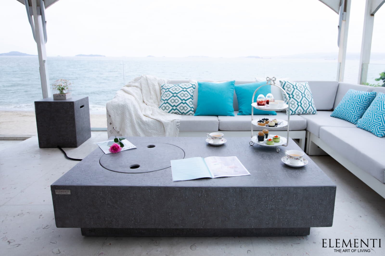 Loungetisch mit Gas Feuerstelle Elementi Metropolis, hellgrau