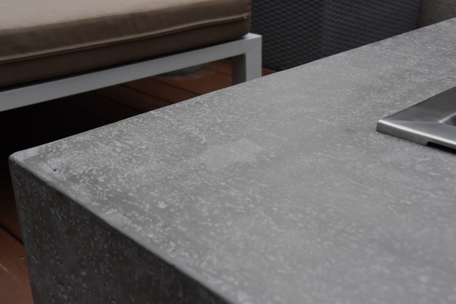 Loungetisch mit Gas Feuerstelle Elementi Hampton, hellgrau