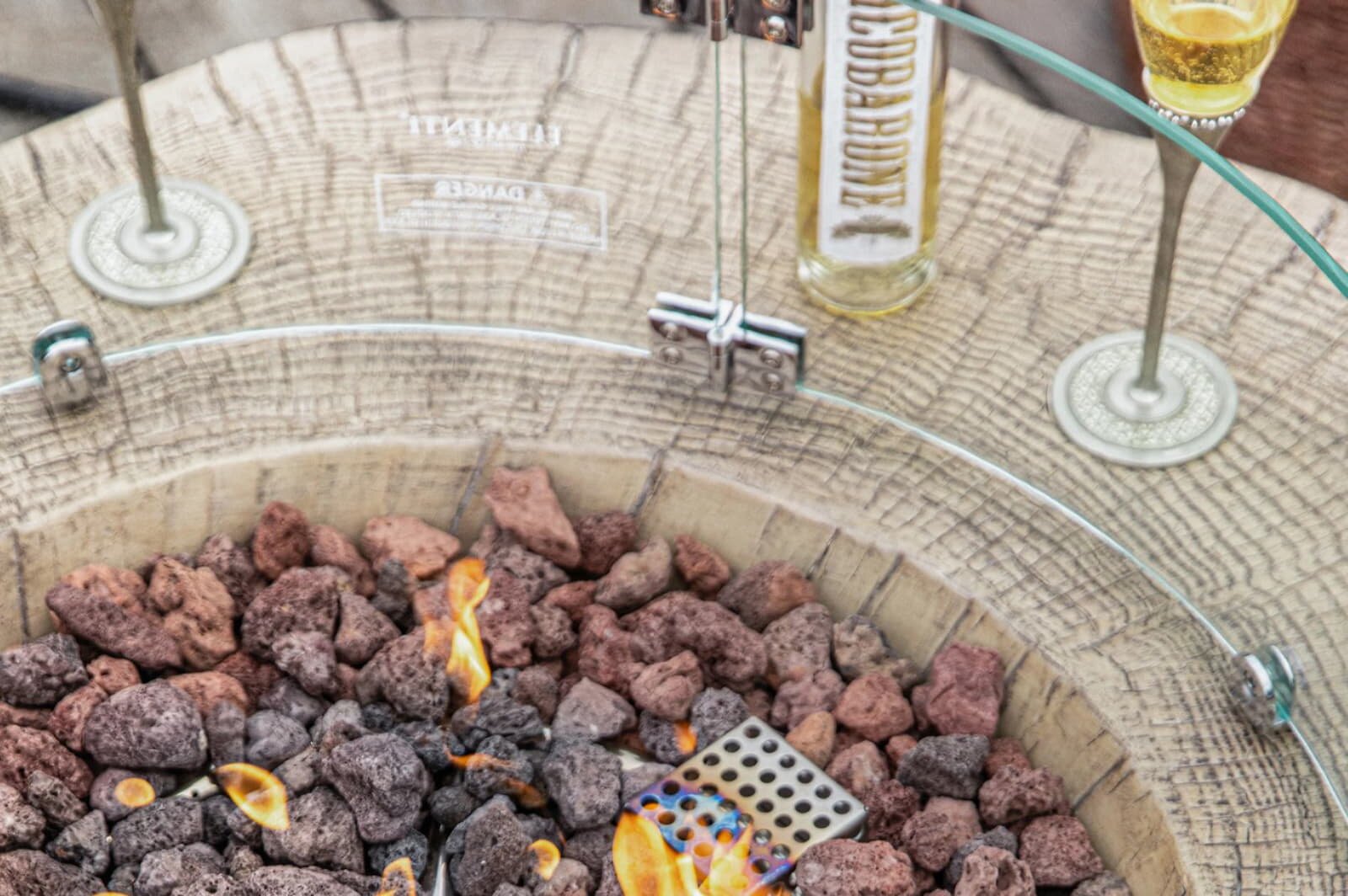 Loungetisch mit Gas Feuerstelle Elementi Manchester in Rotholz- Optik