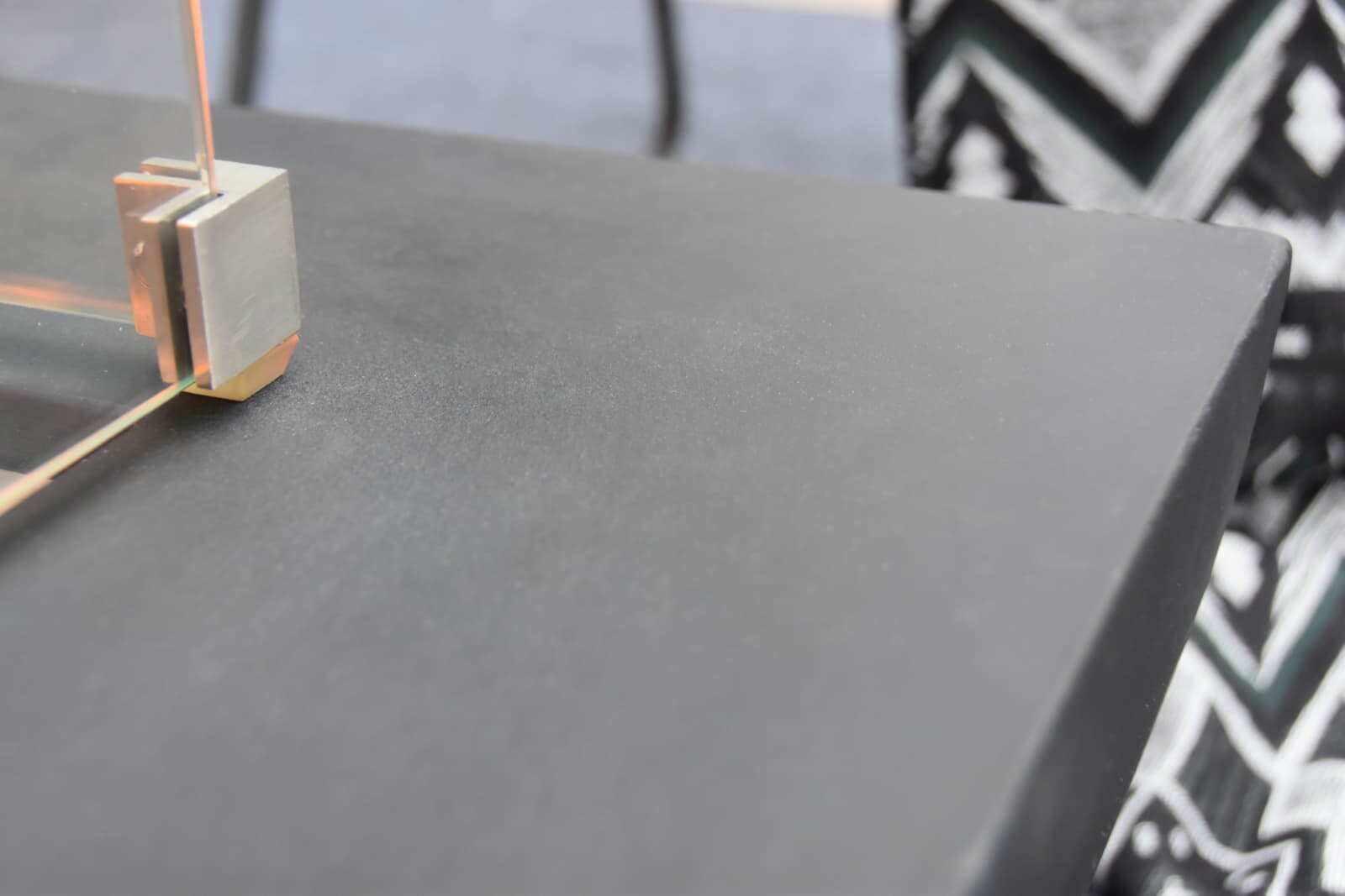 Gas- Feuerstelle Modeno Aurora aus Faserbeton, Schwarz