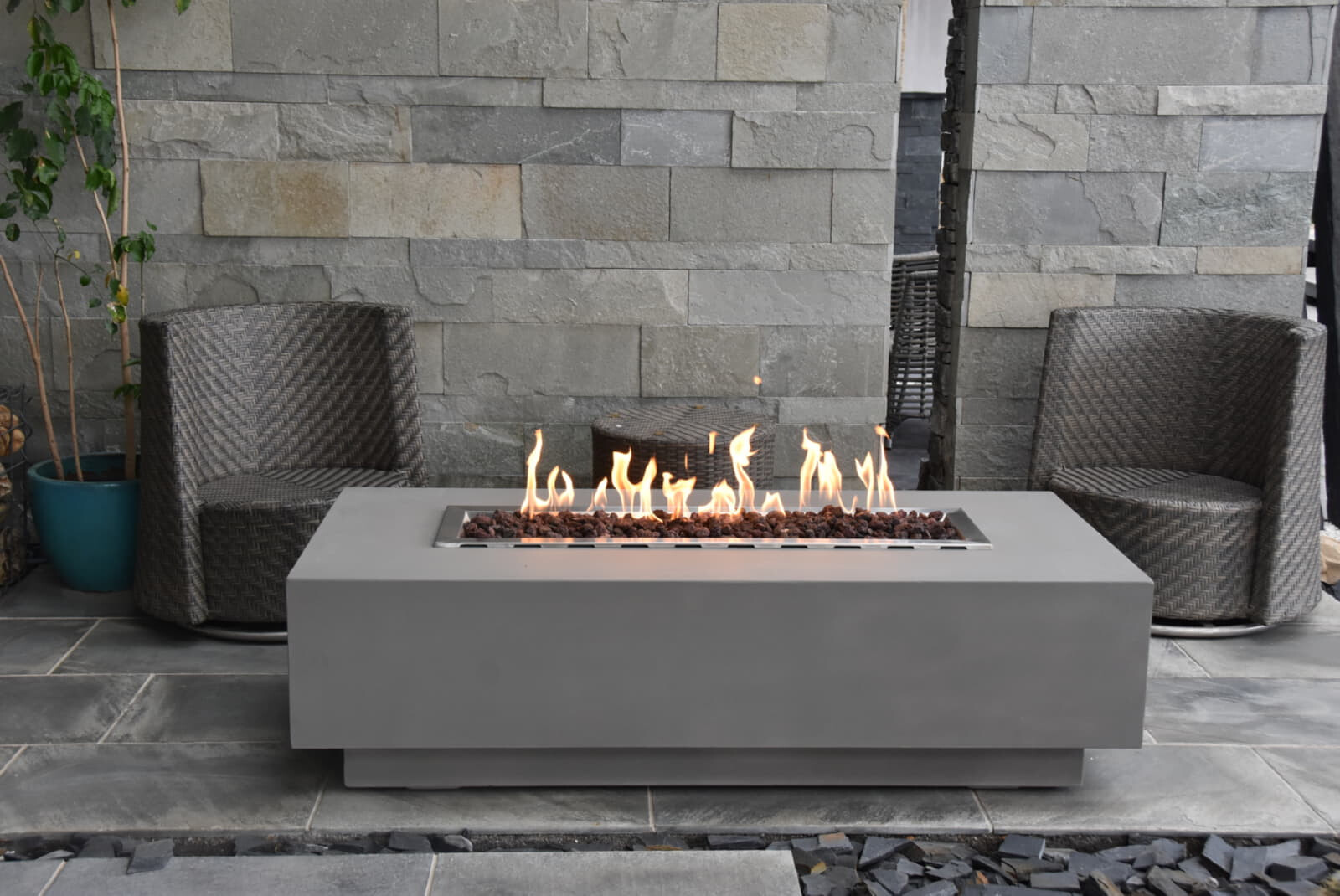 Loungetisch mit Gas Feuerstelle Elementi Granville, Hellgrau