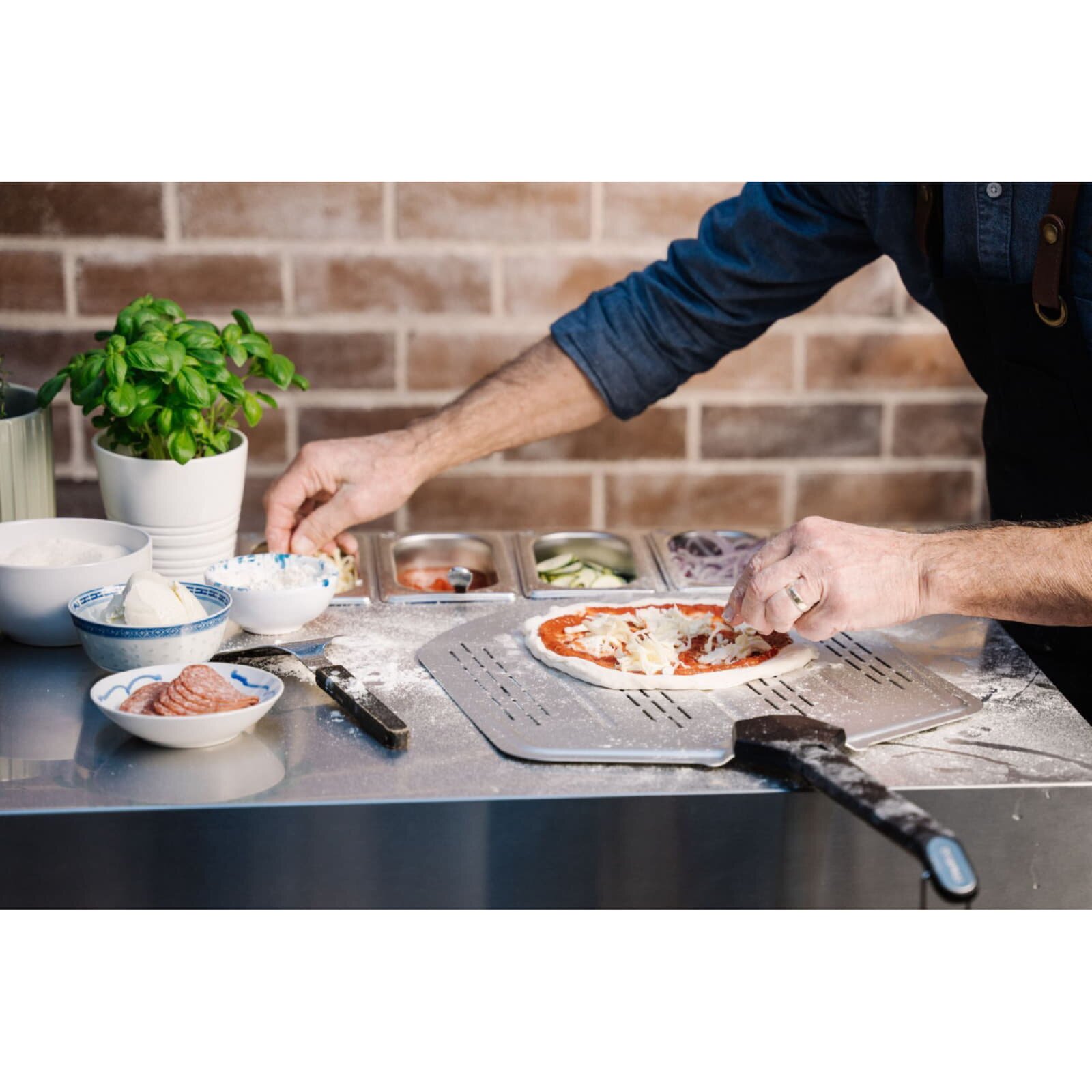 Everdure Pizzastation mit Edelstahl- Arbeitsplatte, Schwarz
