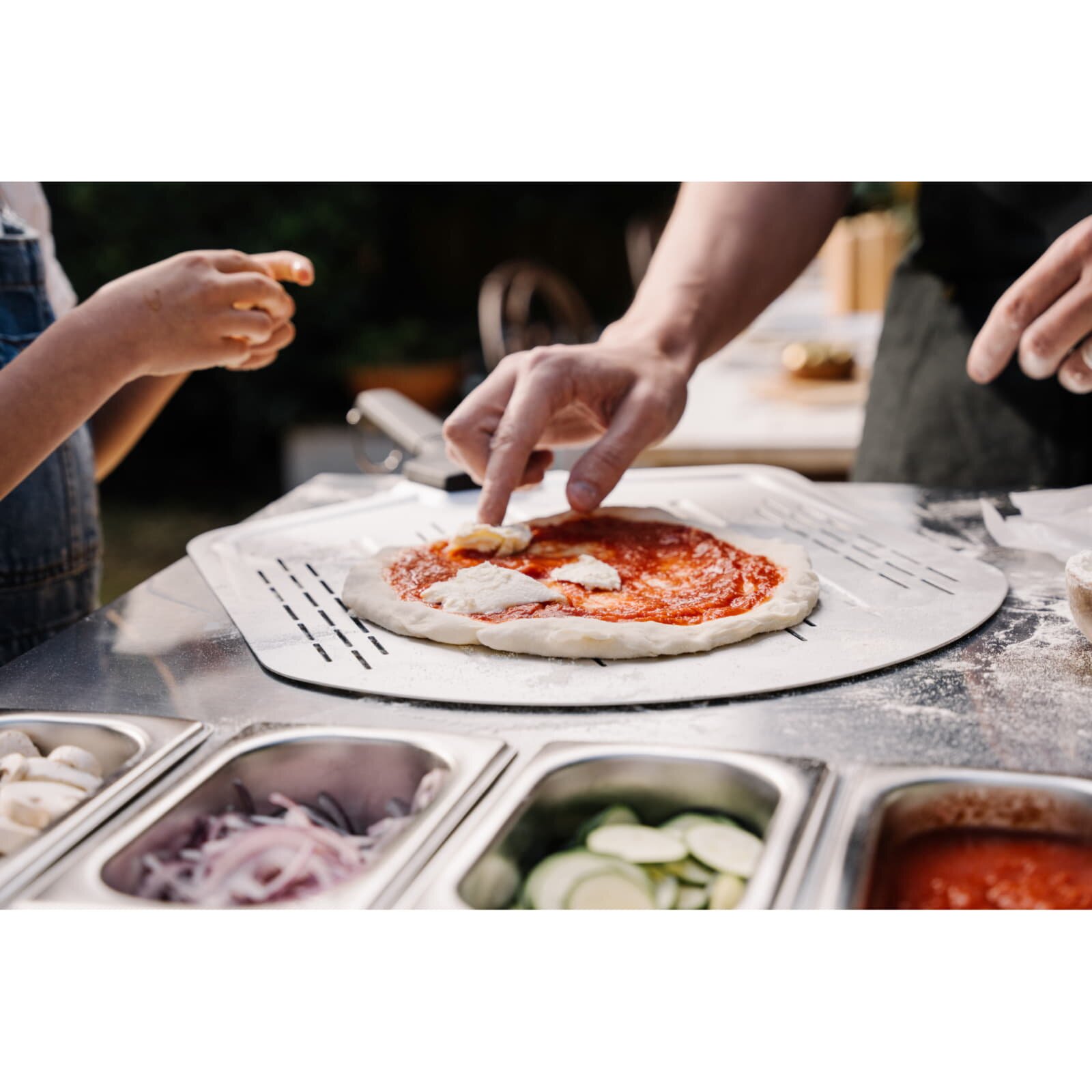 Everdure Pizzastation mit Edelstahl- Arbeitsplatte, Schwarz