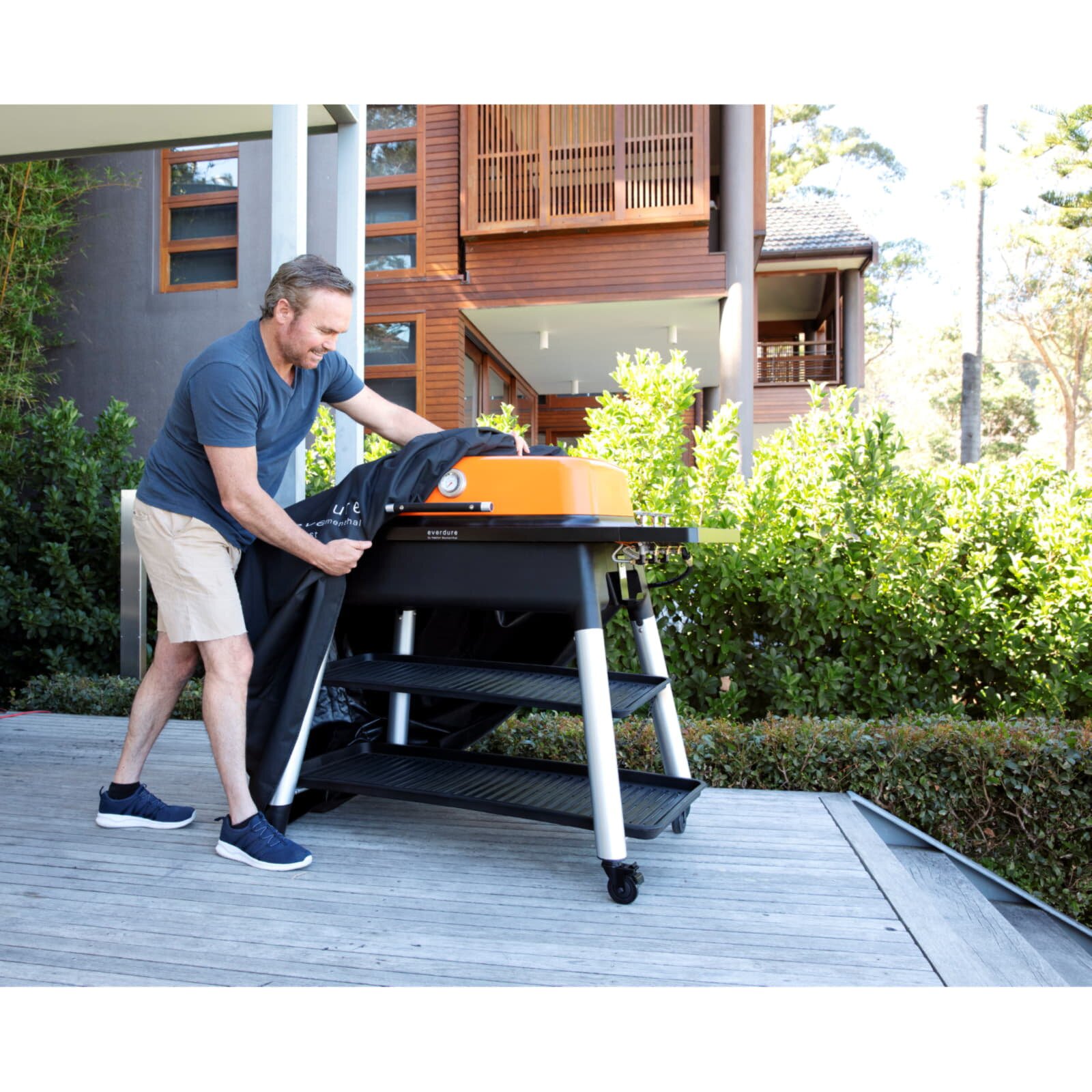 Gasgrill Everdure Furnace mit 3 Brennern