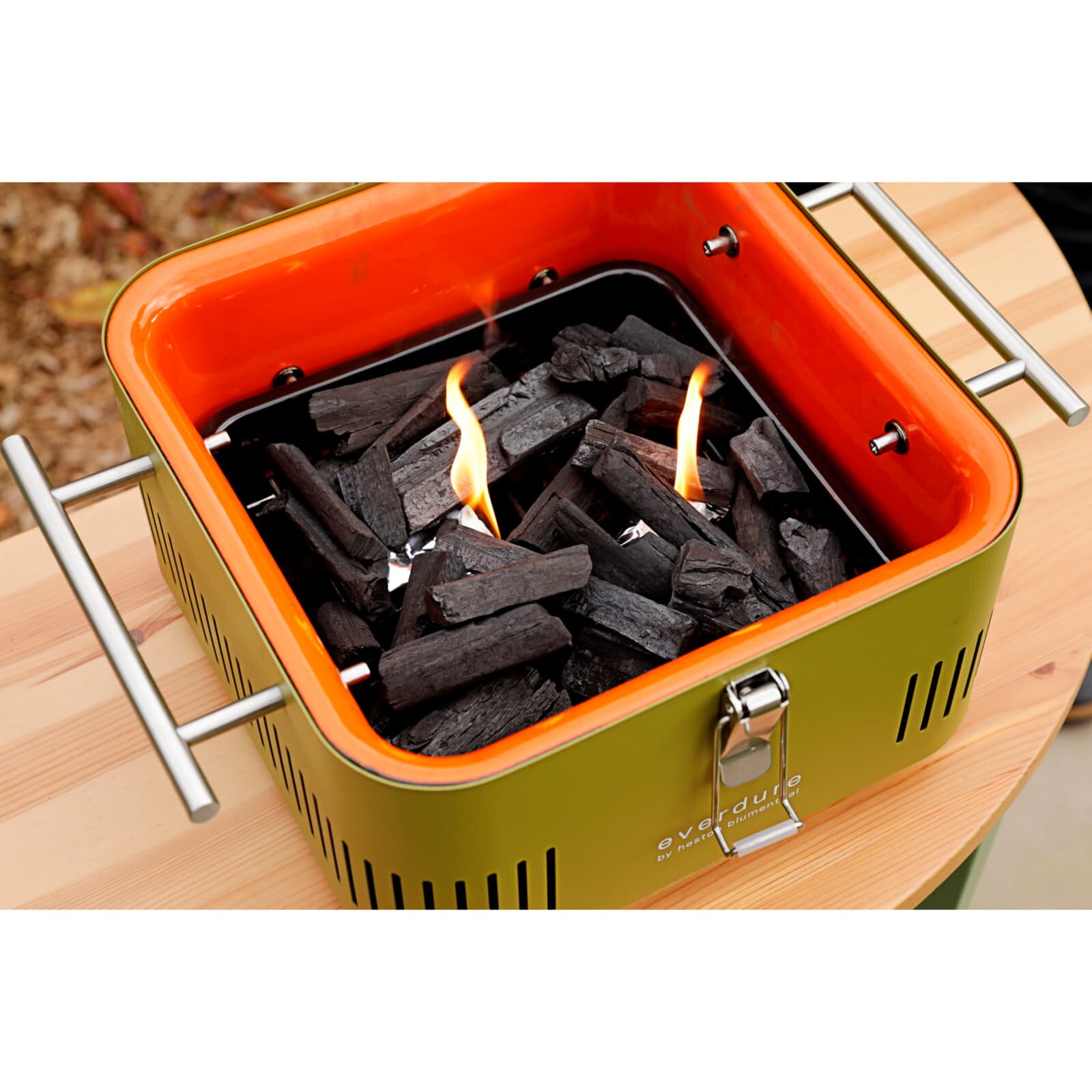 tragbarer Holzkohlegrill Everdure ehd Cube
