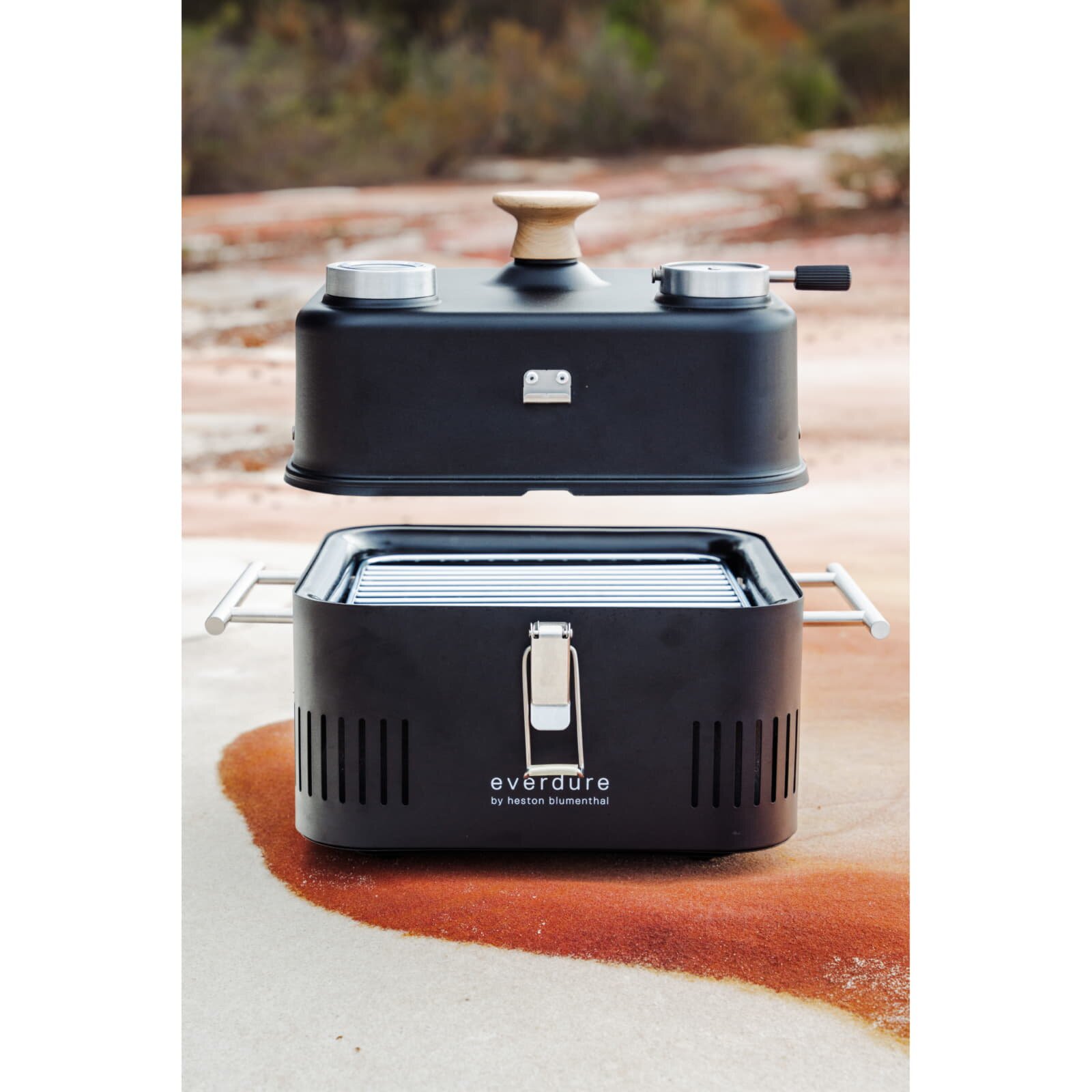 tragbarer Holzkohlegrill Everdure ehd Cube 360, all black