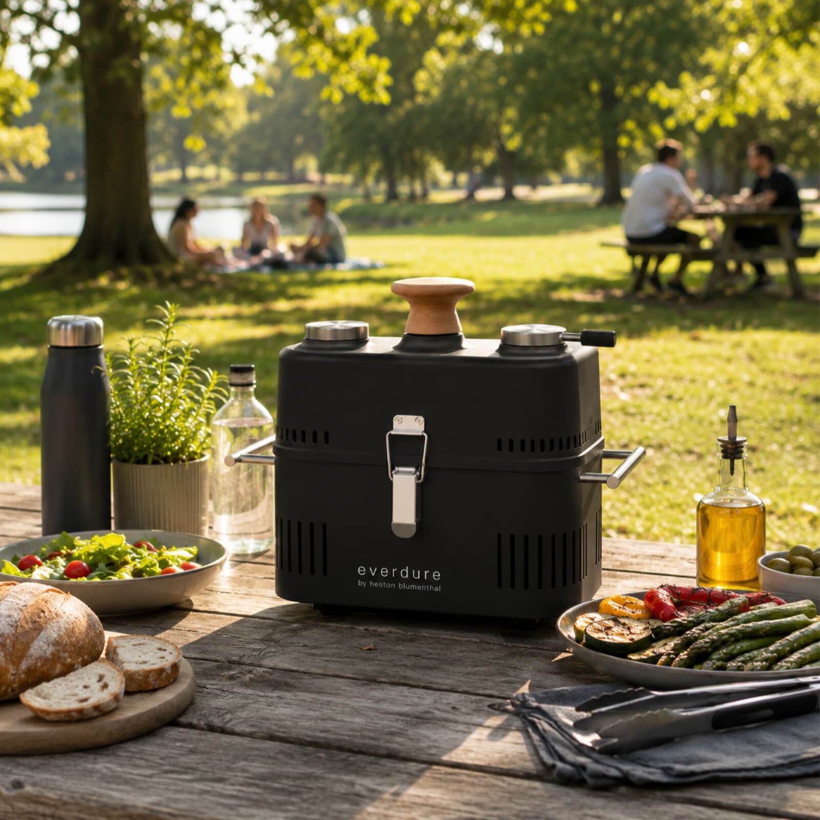 tragbarer Holzkohlegrill Everdure ehd Cube 360, all black