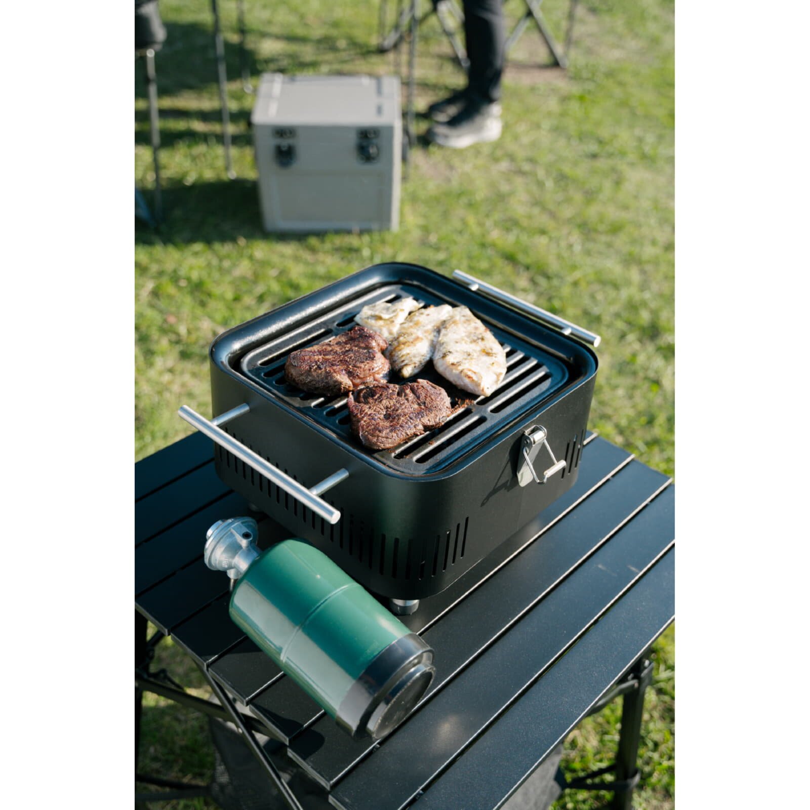 tragbarer Gasgrill Everdure ehd Cube ProFlame 360 mit Garhaube + Gusplatte, all Black