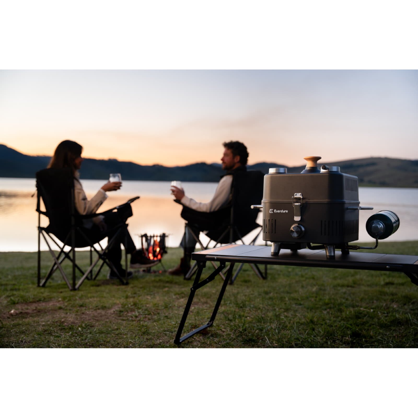 tragbarer Gasgrill Everdure ehd Cube ProFlame 360 mit Garhaube + Gusplatte, all Black