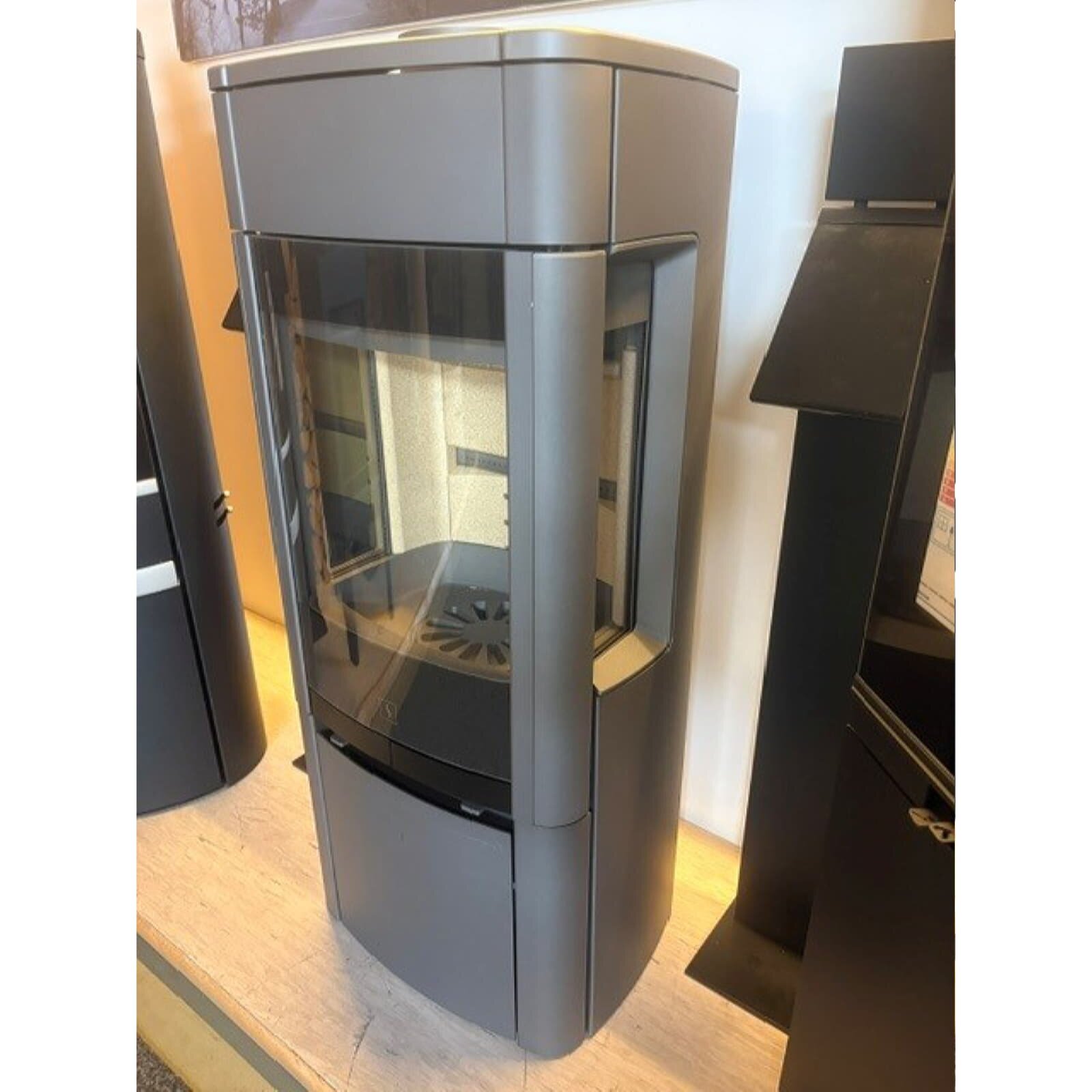 Kaminofen SCAN 65-2 Stahlmodell mit Seitenfenster - 6 kW - Grau -  AUSSTELLUNGSSTÜCK