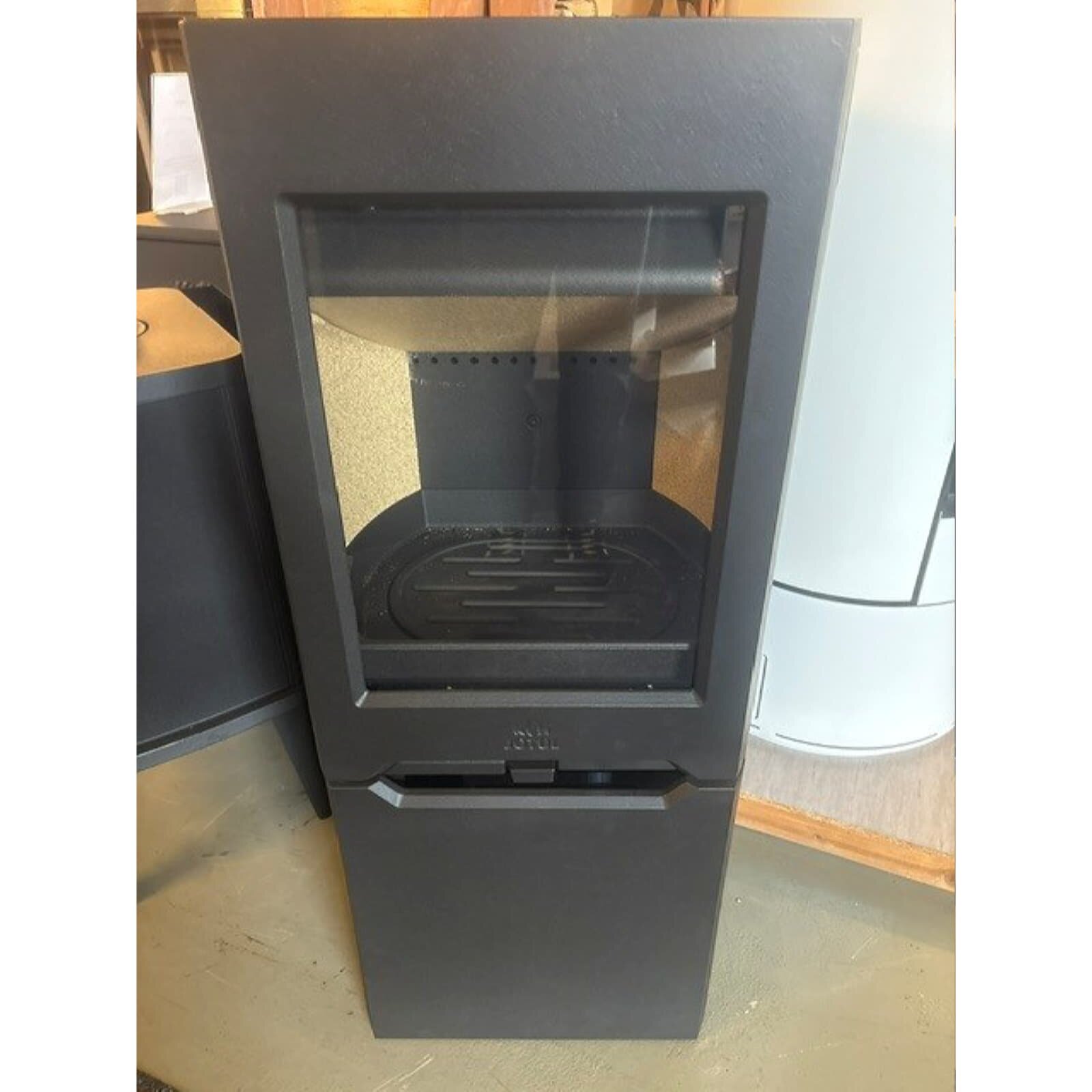 Kaminofen Guss Jotul F 165 Sockel mit Seitenfenstern & Stahlseiten - 5,5 kW - AUSSTELLUNGSSTÜCK