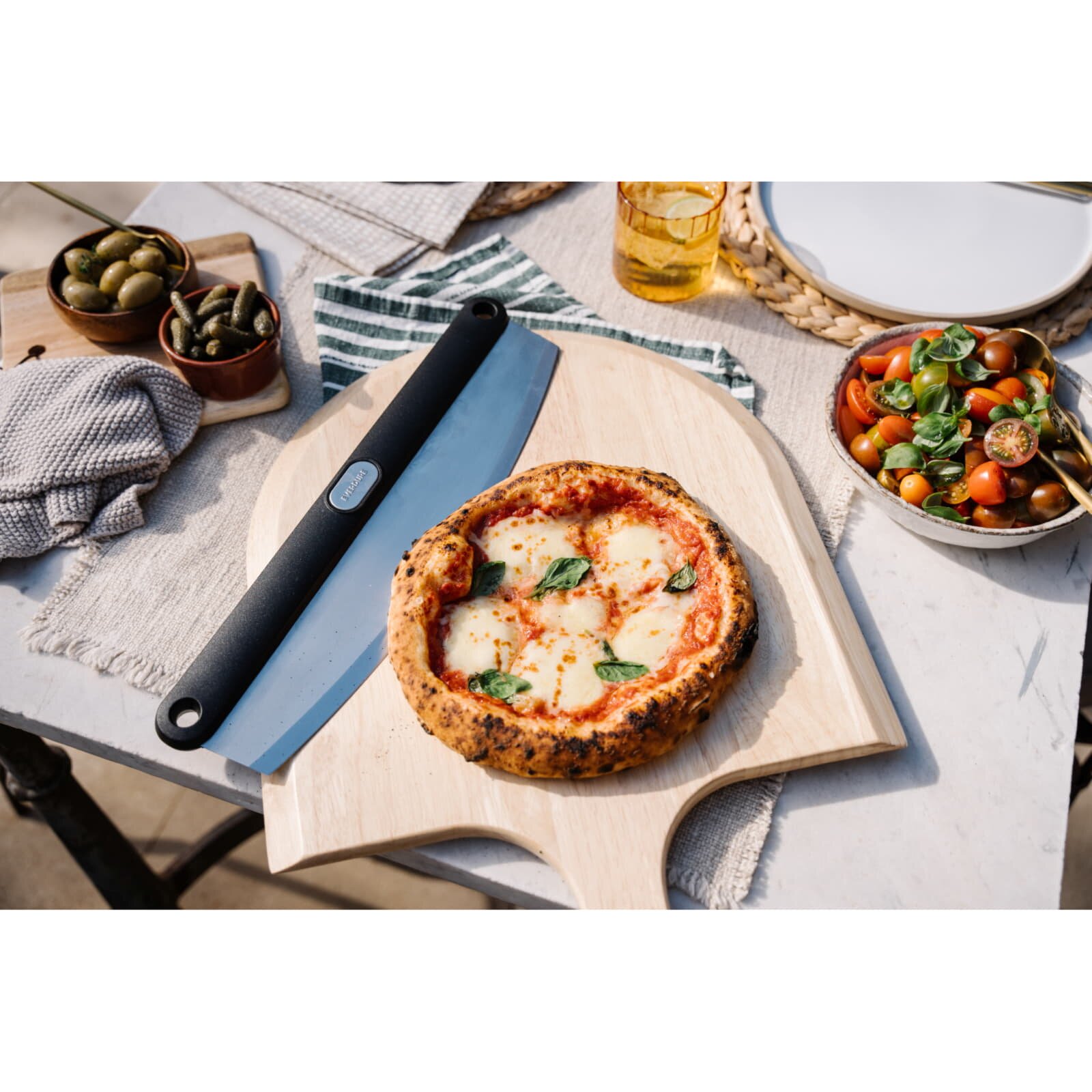 Everdure KILN Pizza- Wiegschneider Rocker Blade aus Stahl
