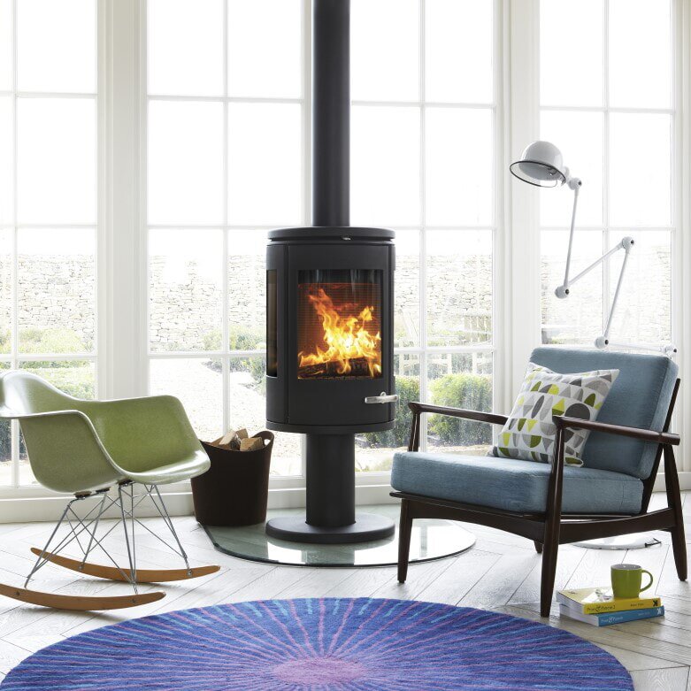 Kaminofen Gussofen Morsoe 7948 auf Säulenpodest - 7,3 kW