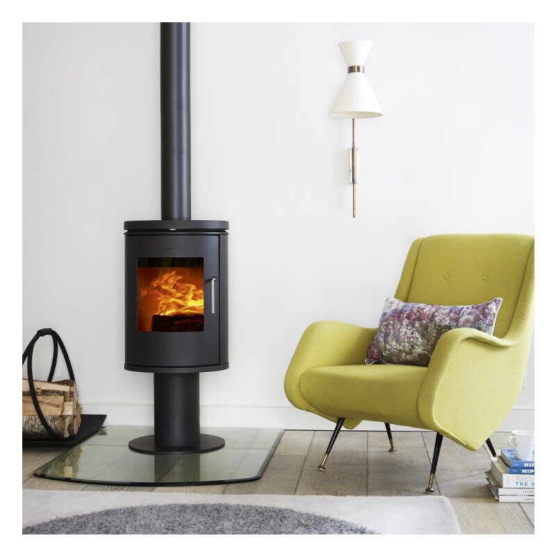 Kaminofen Gussofen Morsoe 6148 auf Säulenpodest - 5,8 kW